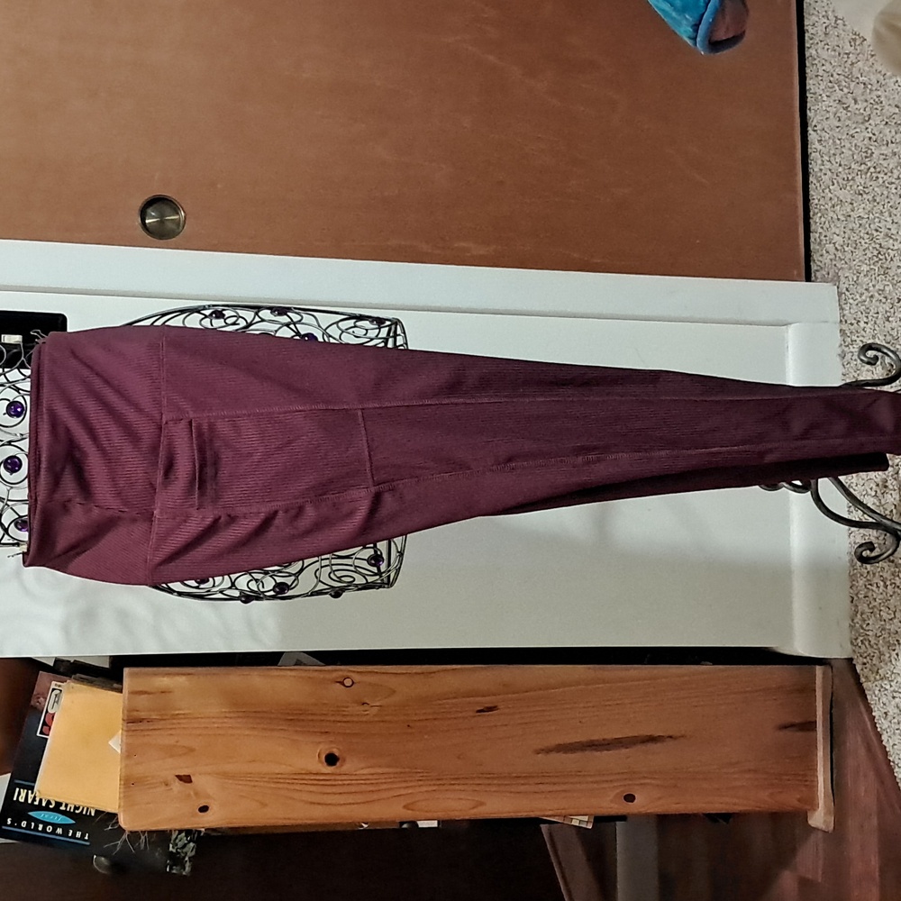 Active USA Ribbed Maroon Leggings - Picture 4 of 8